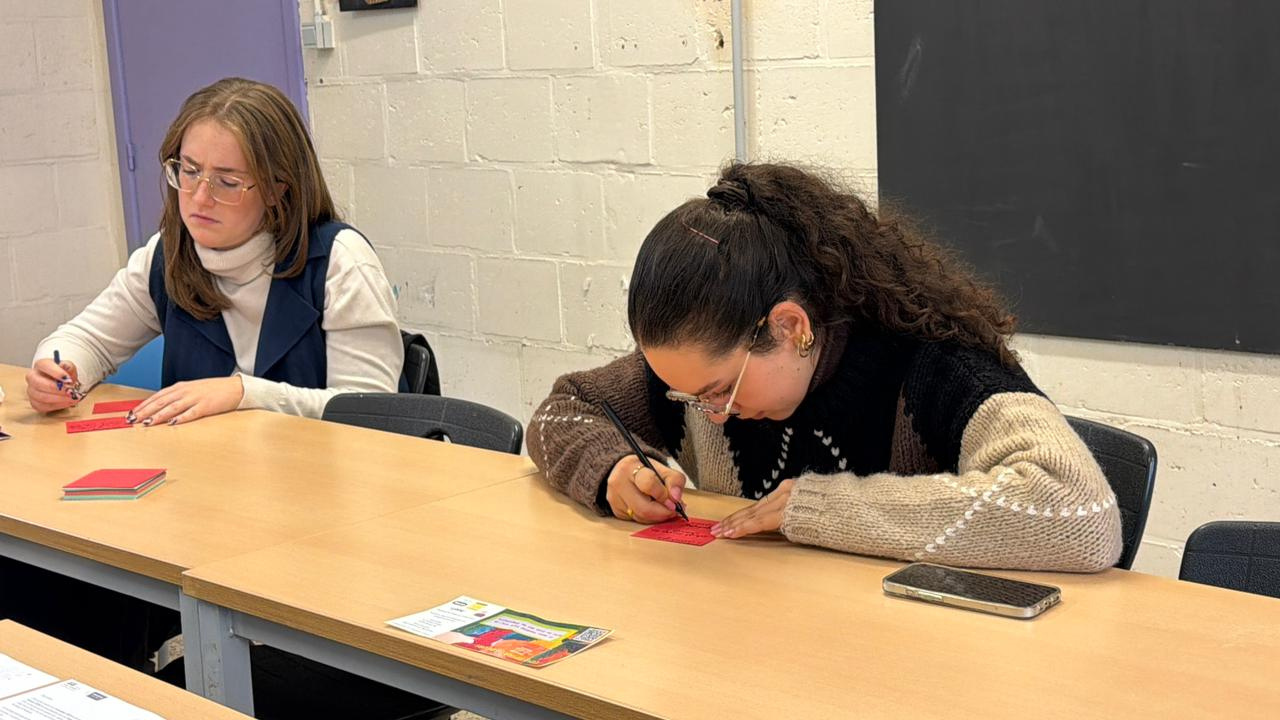 Hands holding sticky notes from a teacher session
